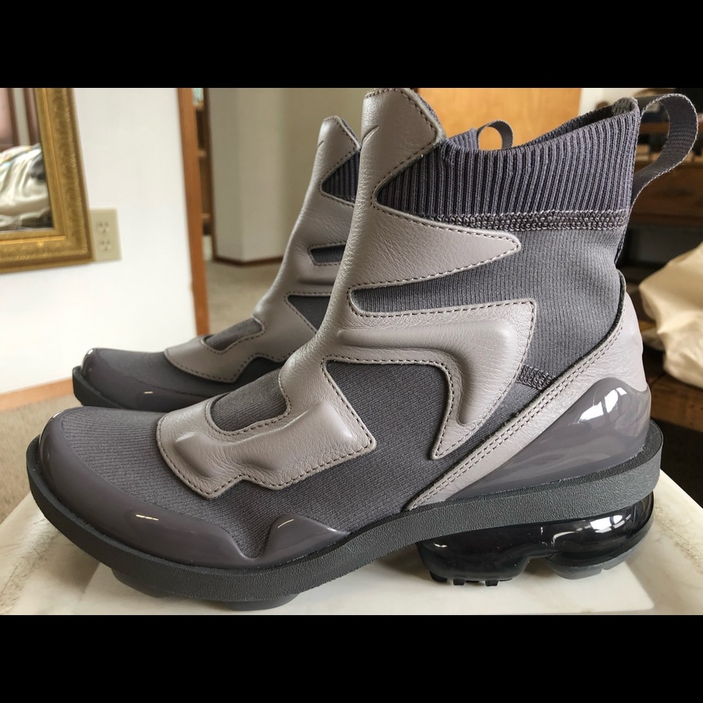 Nike Vaper Max Light II. NWT. Price firm.